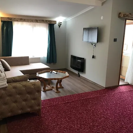 Yedigoller & Restaurant Hotel 2*